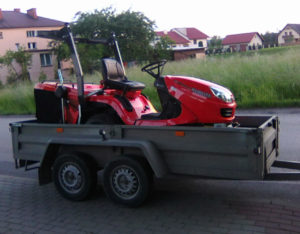 przyczepa z traktorkiem